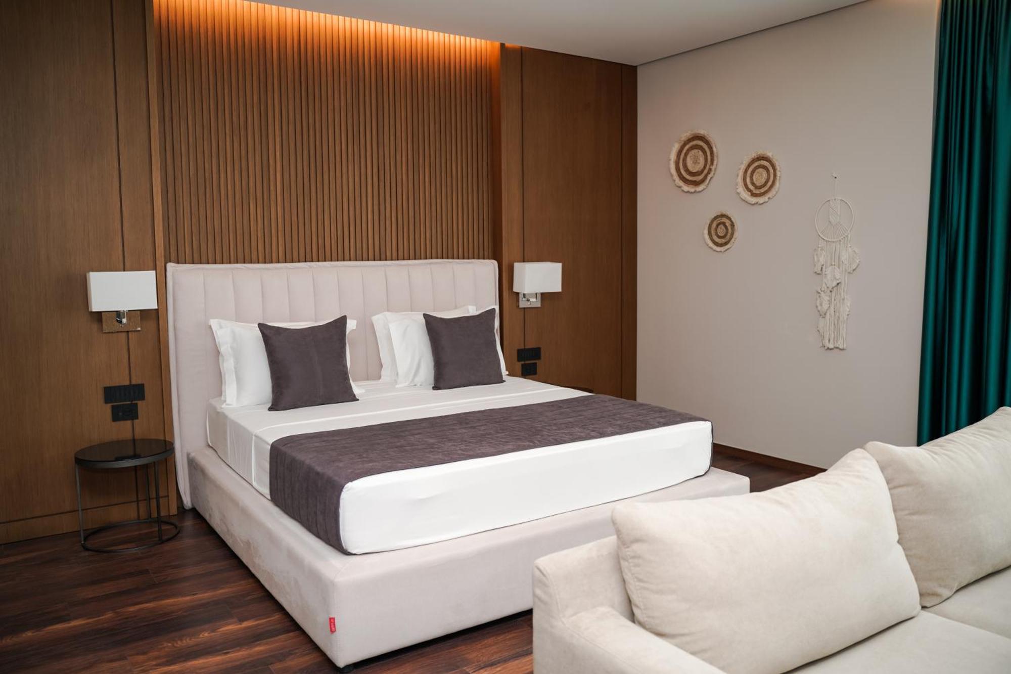 Supreme Hotel Golem  Esterno foto